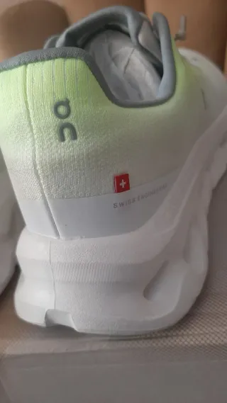 Zapatillas On Verdes y Blancas