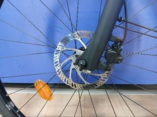 Bicicleta Eléctrica Trekking Riverside 520 E Gris