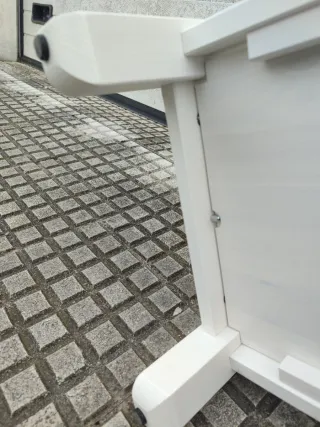 Consola IKEA de pino lacado