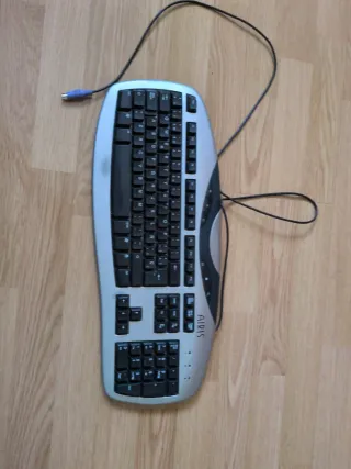 Teclado Airis PS/2 Plata y Negro