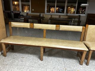4 Banco de madera y cuero claro
