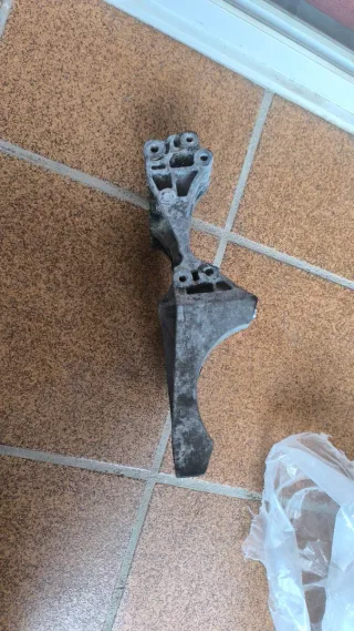 Soporte alternador y compresor