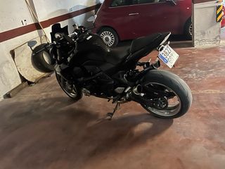 Se cambia Kawasaki Z1000 naked o escucho ofertas