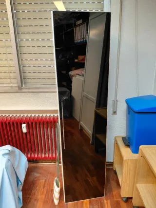 Mueble para colgar lacado blanco y cristal negro