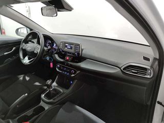 Hyundai i30 Essence 1.5 DPI 110 5p