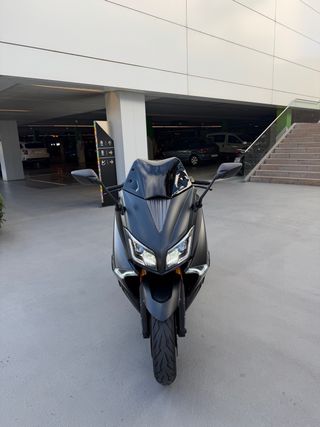 Yamaha T Max 530 Iron Max Negra