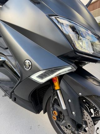 Yamaha T Max 530 Iron Max Negra