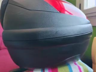 Maleta Baúl Moto givi 37L, herrajes y tornillos