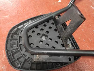 Maleta Baúl Moto givi 37L, herrajes y tornillos