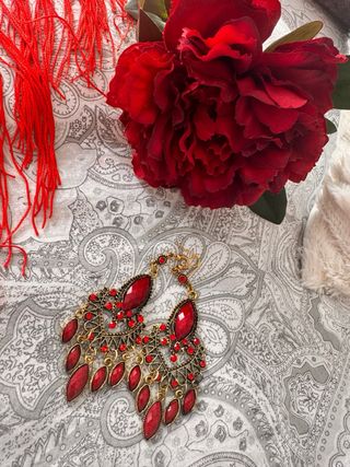 Mantoncillo Flamenco Bordado Negro y Rojo