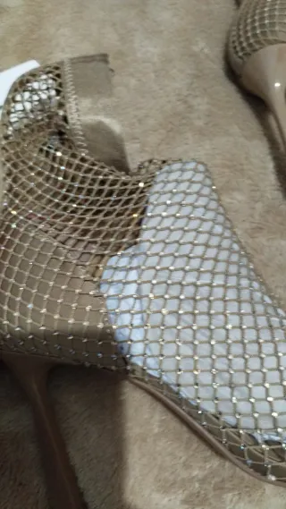 Sandalias tacón Zara doradas