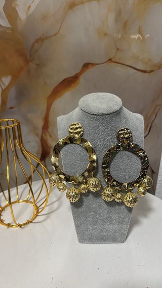 Pendientes flamenca dorados con bolas