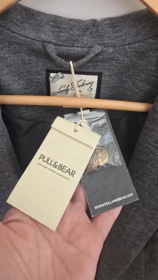 Americana de punto gris sin estrenar