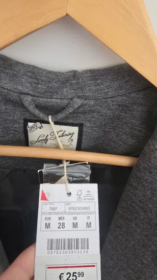 Americana de punto gris sin estrenar