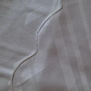 Copriletto misto seta ricamato a mano