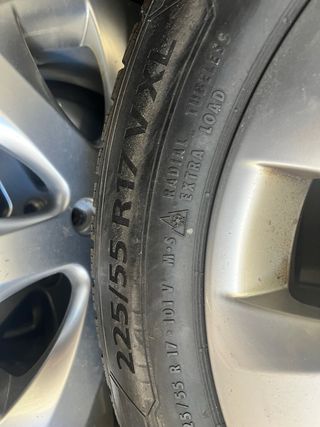 Neumático usado 225/55 R17 101V