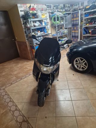 Suzuki Burgman Negra