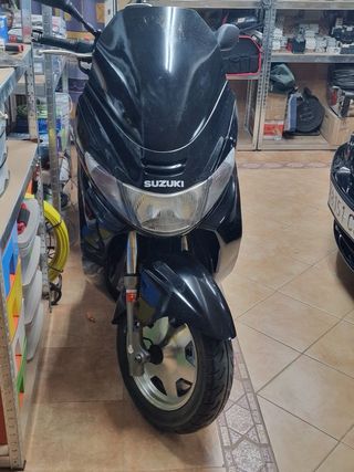 Suzuki Burgman Negra