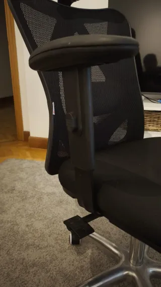 Silla de oficina ergonómica negra Sihoo M-18