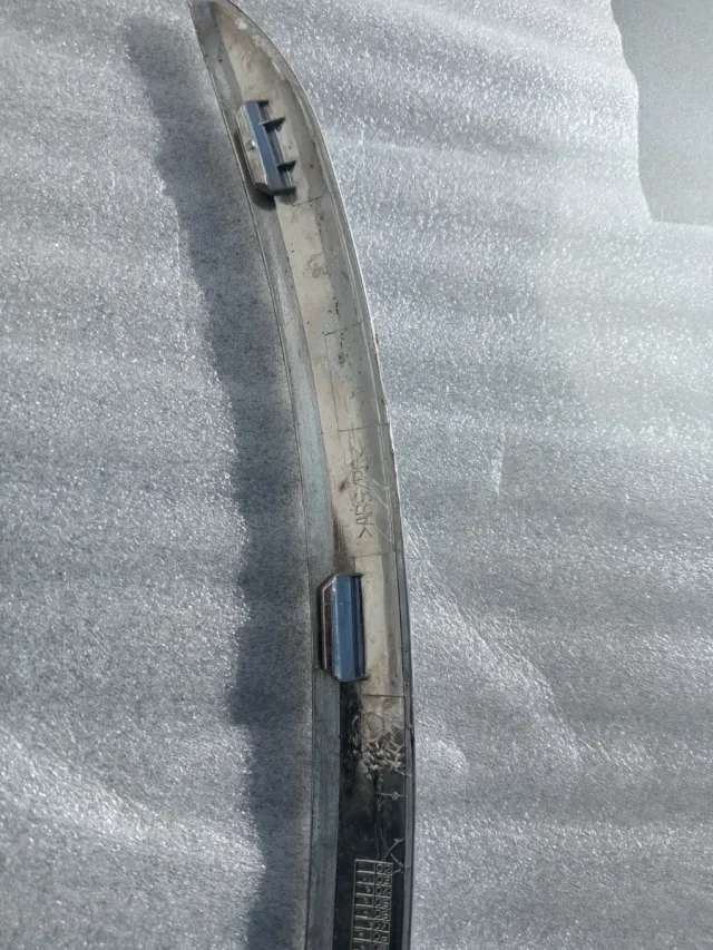 Moldura Izquierda delantera Peugeot 407