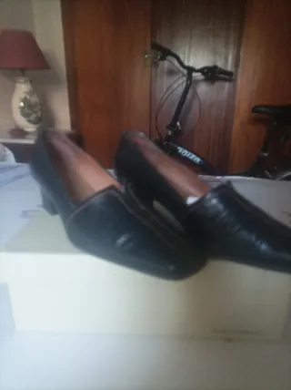 Zapatos de piel mujer tacón bajo