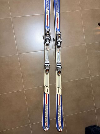 Esquís Dynastar S con fijaciones