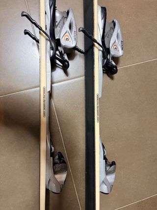 Esquís Dynastar S con fijaciones