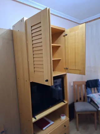 Mueble de salón madera y cristal