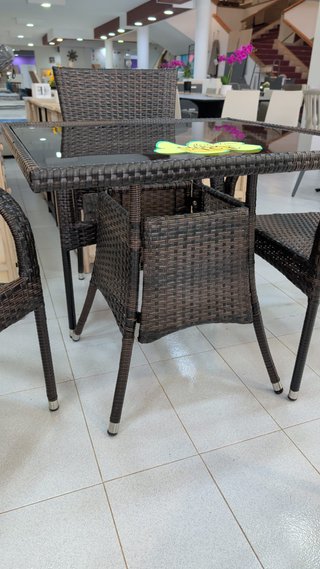 Mesa y 4 sillas terraza ratán 99€