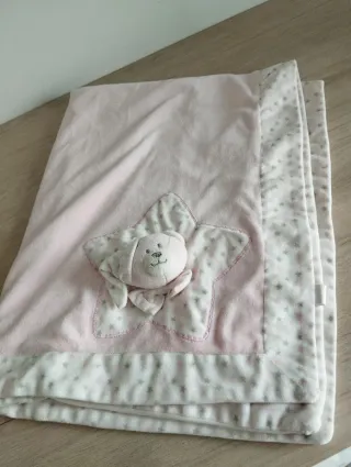 Manta de bebé rosa con estrella y osito