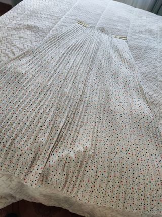 Falda larga plisada con estrellas