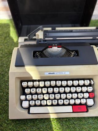 Máquina de escribir Olivetti Lettera 42