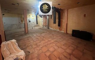 Local comercial en venta en Hospital en Jaén