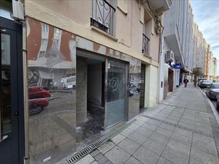 Oficina en venta en Puerto Chico en Santander