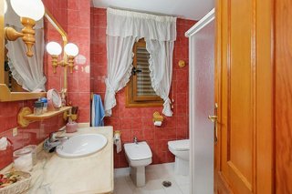 Edificio en venta en Baza