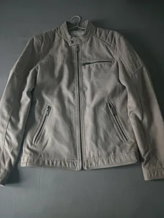 CAZADORAS J&J SOBRE CAMISA ADIDAS PLMAS SALSA