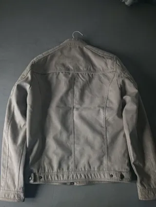 CAZADORAS J&J SOBRE CAMISA ADIDAS PLMAS SALSA