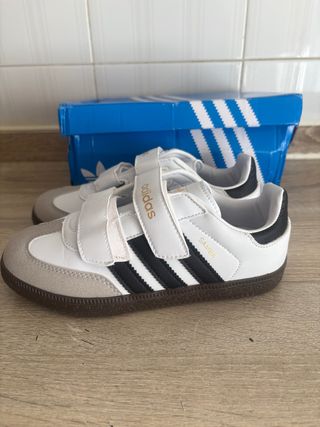 Deportivas niña velcro blancas y negras