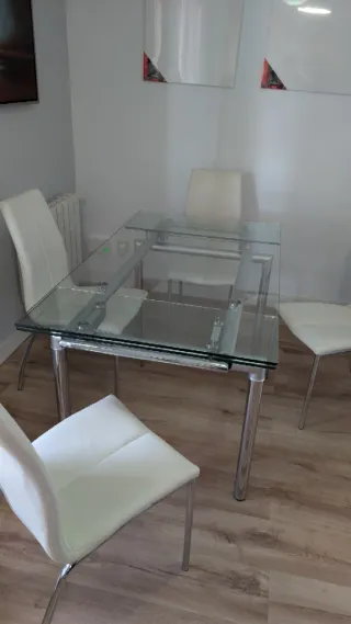 Conjunto Mesa de CRISTAL EXTENSIBLE y 4 Sillas