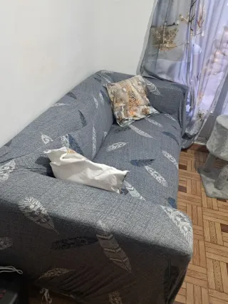 Sofá Ikea Gris con Funda Estampada