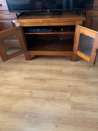 Mueble de salón con mesa para TV
