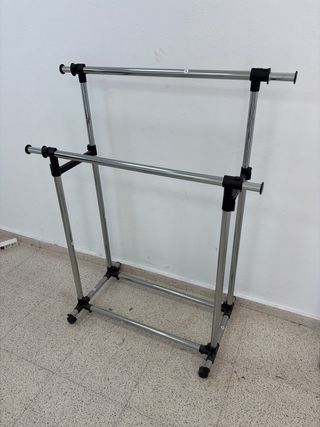 Perchero Doble Ruedas Regulable Portátil