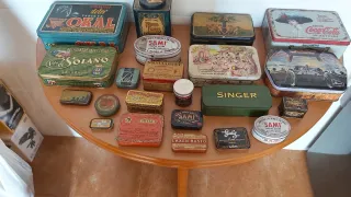 Collezione di scatole di latta vintage