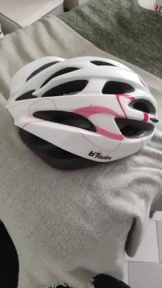 Casco B'Twin blanco y rosa
