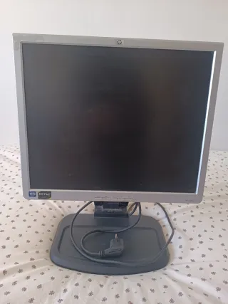 Monitor HP L1940T Plata y Negro