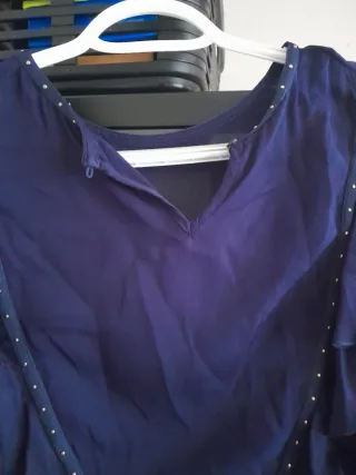 Blusa blu/viola con rouches e borchie