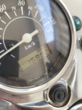 Suzuki Intruder 125 Roja