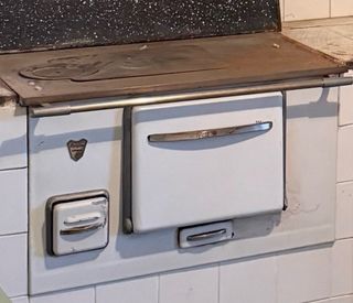 Cocina antigua de carbón y leña