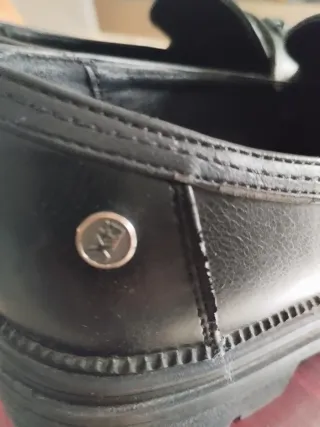 Scarpe scolastiche nere con frange