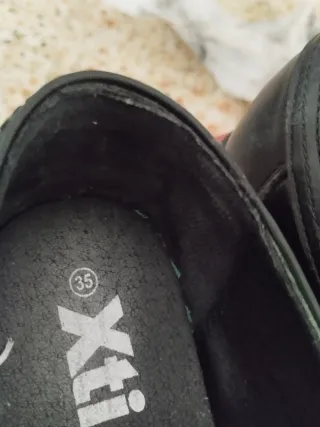 Scarpe scolastiche nere con frange